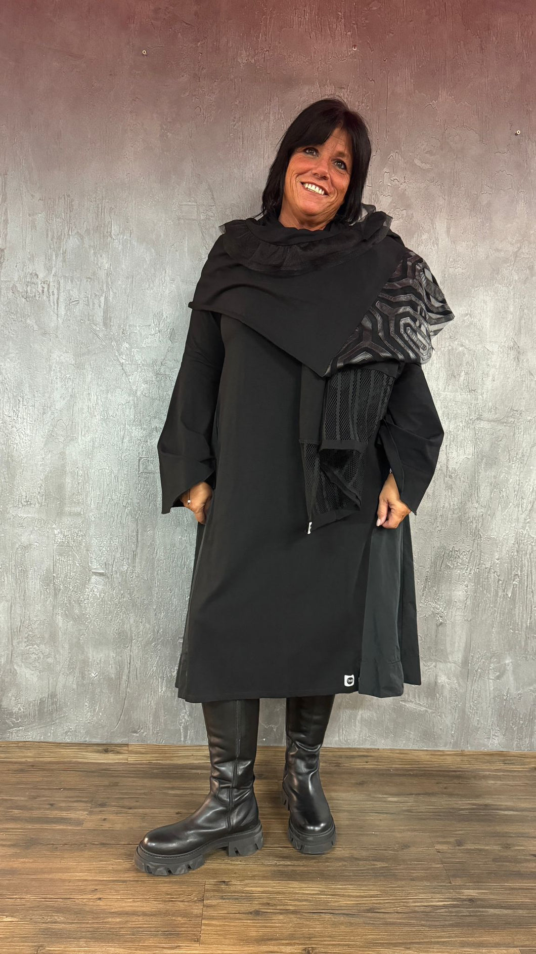 Mädchenglück exklusive Oversized Schal/ Überwurf in Schwarz