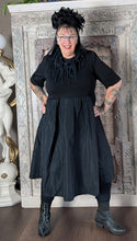 Lade das Bild in den Galerie-Viewer, Sinne Avantgarde Kleid mit Memory Taft
