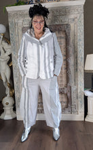 Lade das Bild in den Galerie-Viewer, Sinne Set STARK REDUZIERT Blazer und Hose mit Memory Taft auch einzeln verfügbar
