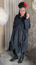 Lade das Bild in den Galerie-Viewer, H4 2 Teiler mit Kleid und Weste in regular und plussize
