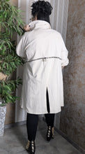 Lade das Bild in den Galerie-Viewer, 2 in 1 leichter Jeansmantel in Wollweiss, umfunktionierbar zur Jeansjacke Einheitsgröße 42 bis 58
