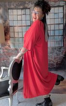 Lade das Bild in den Galerie-Viewer, CNG Kleid in Rot mit hochwertiger Handarbeit Makramee Kette bis Größe 64
