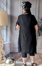 Load image into Gallery viewer, CNG Kleid mit Streifen und Applikation Größe 42 bis 54
