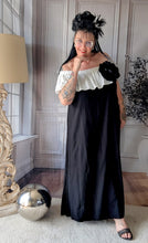 Lade das Bild in den Galerie-Viewer, CNG Carmenkleid in Schwarz Weiss Größe 42 bis 58 mit Oversize Brosche
