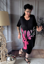 Load image into Gallery viewer, SALE CNG Plissee Kleid in Schwarz Pink bis Gr 56/58
