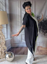 Lade das Bild in den Galerie-Viewer, CNG Set mit Tunika, Hose und Brosche bis Größe 52/54
