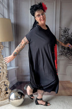 Lade das Bild in den Galerie-Viewer, CNG Sommerkleid luftig leicht - alle Größen Oversize Style in Rot Schwarz
