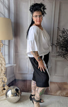 Load image into Gallery viewer, CNG Baumwoll Set mit Carmenbluse und Longshort bis Größe 56/58 in Schwarz Weiss
