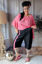 Lade das Bild in den Galerie-Viewer, CNG Baumwoll Set mit Carmenbluse und Longshort bis Größe 56/58 in Rosa Schwarz
