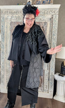 Load image into Gallery viewer, H4 Cardigan Jacke in Muster-, und Stoffmix bis Größe 56/58
