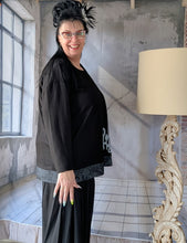 Load image into Gallery viewer, Oversize Tunika mit ausgefallenen Print in 3 Größen
