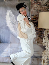 Load image into Gallery viewer, H4 oversize Kurzjacke in angesagtem Cappuccino/beige bis Größe 58
