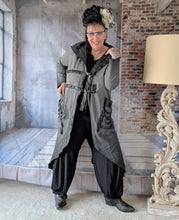 Load image into Gallery viewer, Redesign Sweatmantel mit Cut Outs und Kapuze
