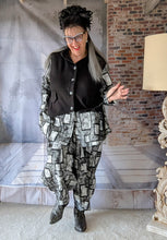 Load image into Gallery viewer, Jackenbluse aus Sweat und Jaquard und passende Hose - auch einzeln bestellbar
