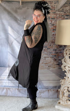 Load image into Gallery viewer, 2 Teiler Kleid mit Überwurf Jacke - raffiniert und aussergewöhnlich bis Größe 50
