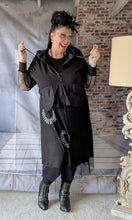 Load image into Gallery viewer, 2 Teiler Kleid mit Überwurf Jacke - raffiniert und aussergewöhnlich bis Größe 50
