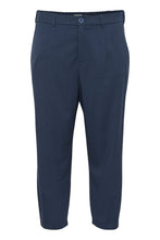 Lade das Bild in den Galerie-Viewer, Hose in leichter Karottenform in Midnight Blue Gr 42 bis 58 - Kaffe Curve
