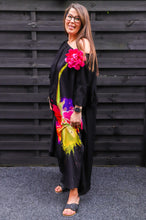 Lade das Bild in den Galerie-Viewer, Carmen Kleid mit floralem Muster von CN-G bis Größe 56/58
