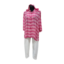 Load image into Gallery viewer, Bluse/ Jacke mit Kapuze in Blau und Pink  in Karomuster bis Größe 60
