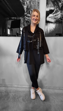 Lade das Bild in den Galerie-Viewer, H4 Jeansjacke mit Silberschnallen in 2 Farben Ecru und Schwarz 2242
