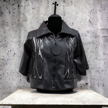 Load image into Gallery viewer, Kurzjacke aus veganem Leder von CN-G in 4 Größen bis Gr 58/60
