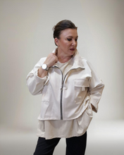 Lade das Bild in den Galerie-Viewer, Neue Farbe Sweat Kurzjacke in Wollweiss Größe 40 bis 52/54
