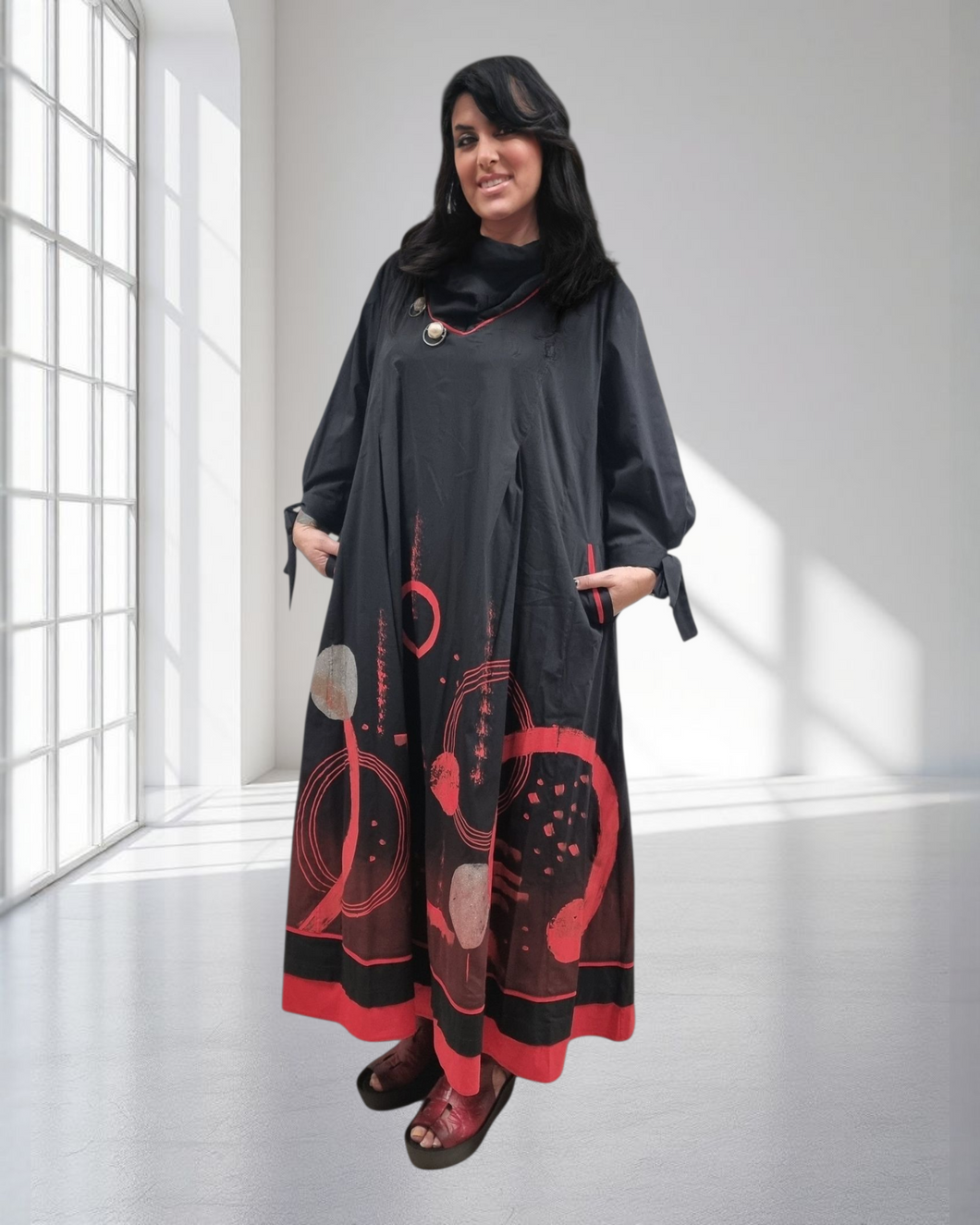 Maxlive Kleid Schwarz Rot mit Drahtkragen und liebevollen Details Größe 46 bis 60