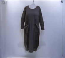 Lade das Bild in den Galerie-Viewer, Kleid von CN-G in 4 Größen mit Lederoptik
