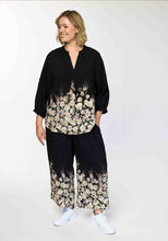 Lade das Bild in den Galerie-Viewer, Hingucker Hose mit süßem, floralen Muster Gr 40 bis 62 - Gozzip
