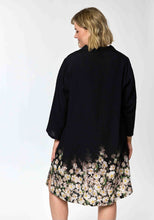 Lade das Bild in den Galerie-Viewer, Longtunika Kleid in angesagtem floralem Design Größe 40 bis 60
