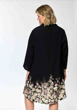 Lade das Bild in den Galerie-Viewer, Longtunika Kleid in angesagtem floralem Design Größe 40 bis 60
