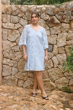 Load image into Gallery viewer, Romantisches Spitzenkleid in Hellblau – Eleganter Allover-Spitzenlook - Kaffe Curve bis Gr 54
