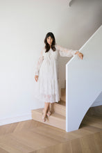 Load image into Gallery viewer, Romantisches Boho-Spitzenkleid im Stufen-Look – in Beige bis Gr 58
