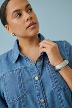 Lade das Bild in den Galerie-Viewer, Lässiges Denim-Hemdblusenkleid aus 100% Baumwolle bis Gr 58 - Kaffe Curve
