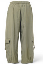 Load image into Gallery viewer, Stylische Utility-Cargo-Hose im Urban-Look in Army Grün bis Gr 56 - Gozzip
