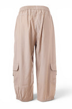 Load image into Gallery viewer, Stylische Utility-Cargo-Hose im Urban-Look in Sand beige bis Gr
