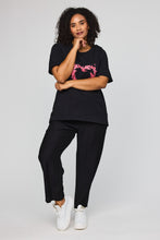Lade das Bild in den Galerie-Viewer, Romantisches Baumwoll-Shirt mit Schmetterlings-Herz in Schwarz Pink bis Gr 62 - Studio
