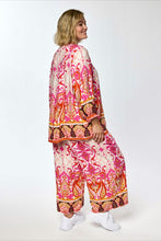 Load image into Gallery viewer, Luftige Tunika im lebendigen Ethno-Print bis Gr 60 - Gozzip
