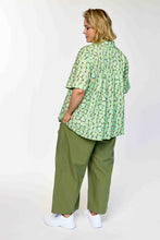 Lade das Bild in den Galerie-Viewer, Weite Baumwoll-Hose im Paper-Touch-Style – Khaki-Grün bis Gr 54/56 - Gozzip

