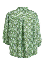 Load image into Gallery viewer, Gemusterte Bluse mit Tunika-Ausschnitt in Grün/khaki Nuancen bis Gr 62 - Gozzip
