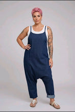 Lade das Bild in den Galerie-Viewer, Blue Denim Kollektion Bhaggy Jumpsuit Einheitsgröße 36 bis 44
