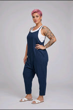 Lade das Bild in den Galerie-Viewer, Blue Denim Kollektion Bhaggy Jumpsuit Einheitsgröße 36 bis 44
