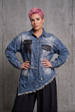 Load image into Gallery viewer, Stylisches Denim-Piece im Washed-Look mit Cutouts – RÉ DESIGN
