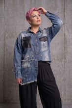 Load image into Gallery viewer, Stylisches Denim-Piece im Washed-Look mit Cutouts – RÉ DESIGN
