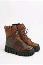 Lade das Bild in den Galerie-Viewer, Exklusive Designer-Stiefeletten im Avantgarde-Look in Cognac Braun Anastasia- Papucei
