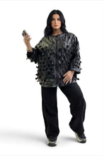 Load image into Gallery viewer, Ausgefallene Ballonjacke mit Plättchenverarbeitung in 2 Farben – B-ONE
