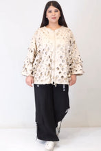 Load image into Gallery viewer, Ausgefallene Ballonjacke mit Plättchenverarbeitung in 2 Farben – B-ONE
