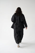 Load image into Gallery viewer, Extravagante Avantgarde-Jacke Gerald mit Echtleder-Details &amp; Punkte-Muster – Papucei
