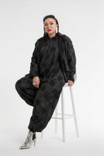 Load image into Gallery viewer, Lässiger Oversize-Jumpsuit Ribo mit Punkte-Muster – Papucei
