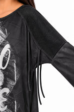 Lade das Bild in den Galerie-Viewer, Sweatkleid mit Print-Details &amp; Netz-Einsätzen in 2 Farben – B-ONE
